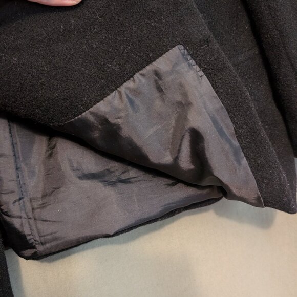 Black Sakura winter jacket, size Large - Picture 3 of 7